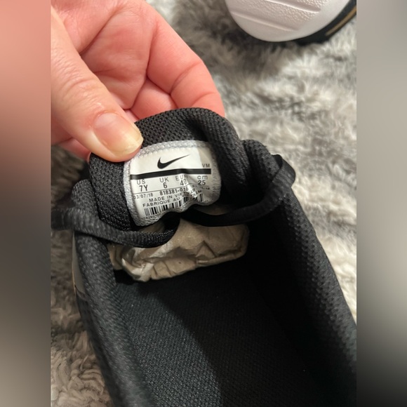 125:Nike Tanjun : Youth Size 7Y: Black / White- Gold - Picture 7 of 8